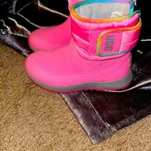 COPY - Ugg girls Winter snow boot. Boots SIZE 1. color pink